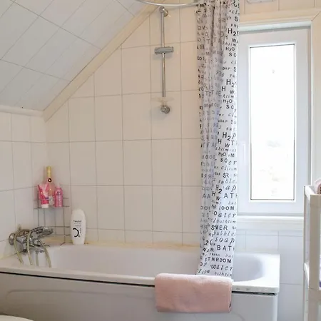 Beautiful In With Wifi And 3 Bedrooms Ferienhaus Sandve