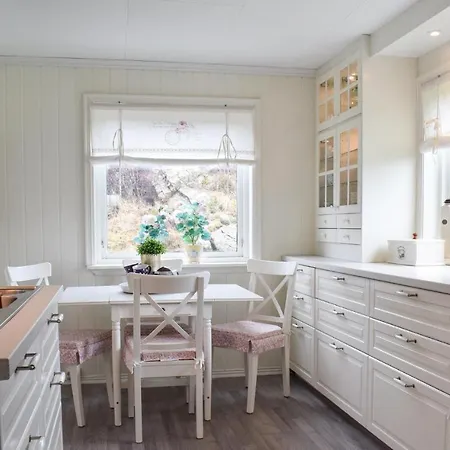 Beautiful In With Wifi And 3 Bedrooms Ferienhaus Sandve
